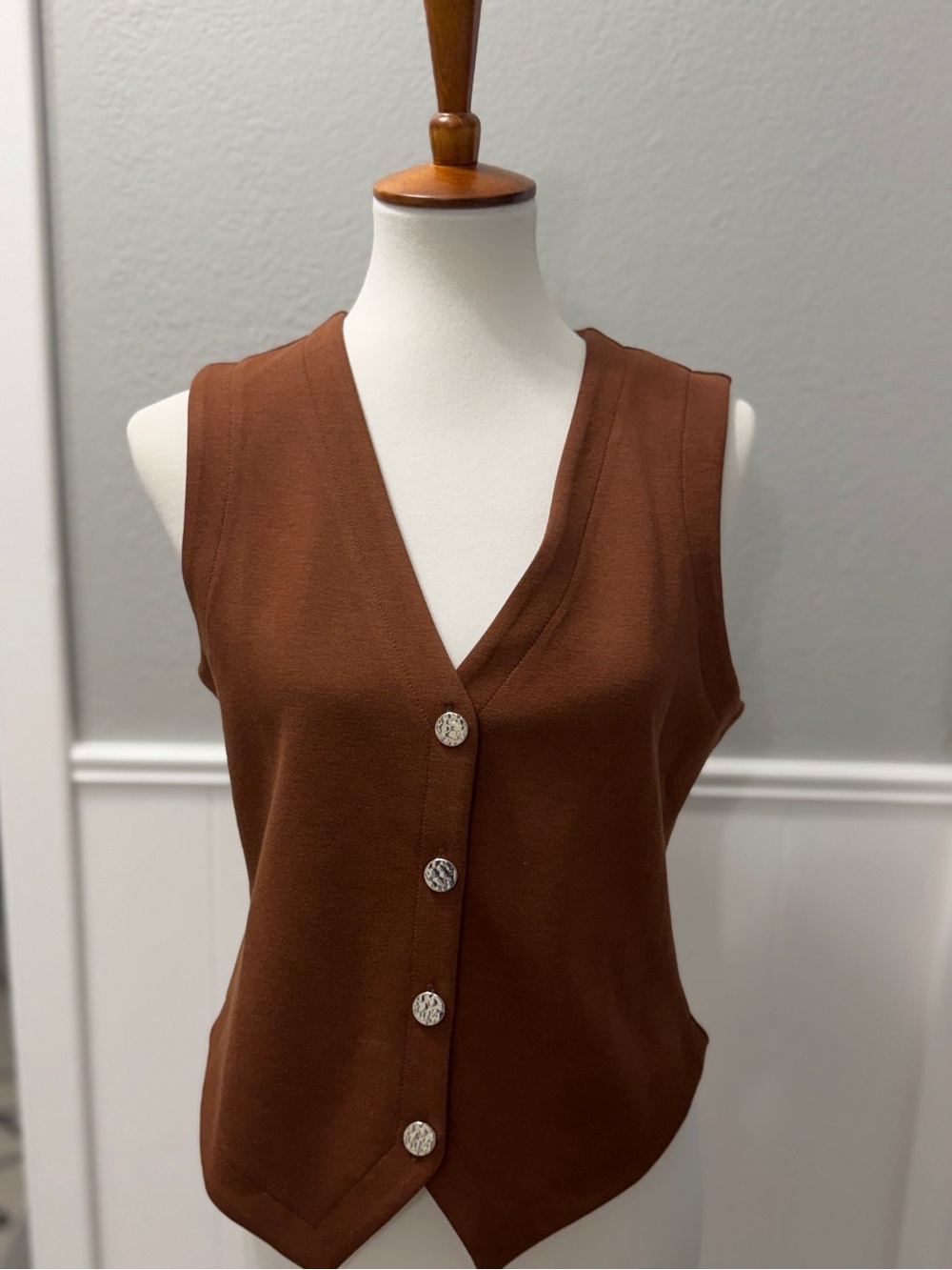NWT EVEREVE Blair Ponte V-Neck Vest in Brown - Size M